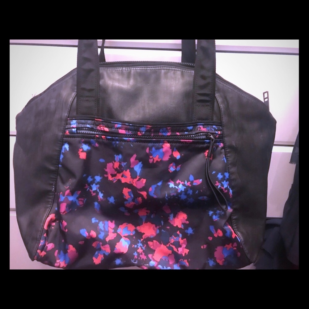 Lululemon Gym Bag With Yoga Mat Strap black/floral